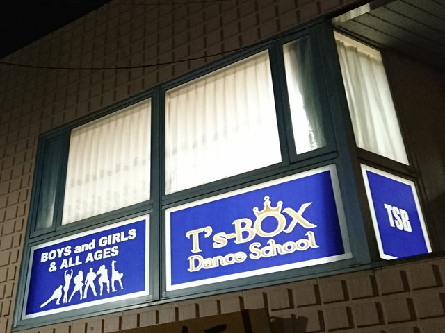 『T's-BOX』というダンススクールの経営をされています。